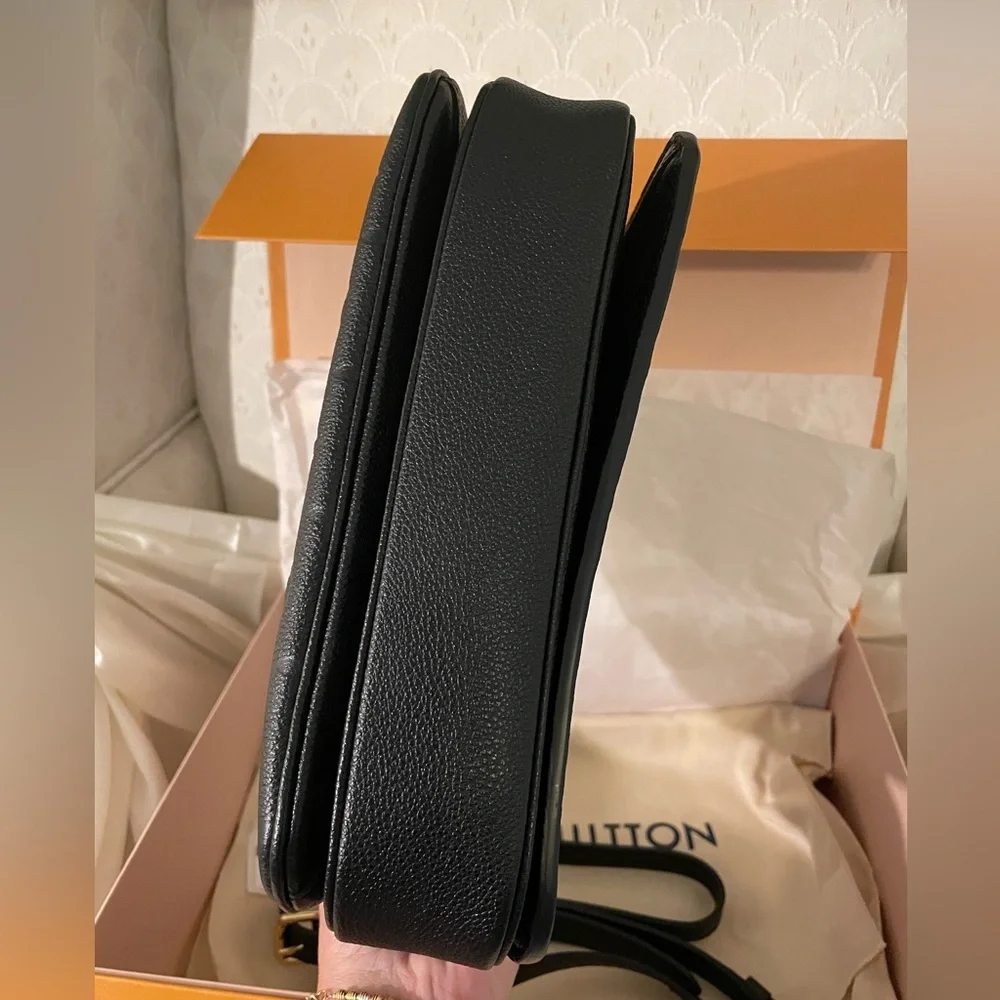 Louis Vuitton Black Pochette Métis Monogram
Empreinte Embossed Crossbody - Picture 14 of 15